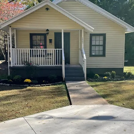 Frank Howard 111 Farmhouse Clemson Exterior photo