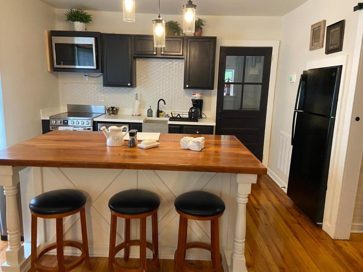 Holiday home Frank Howard 111 *